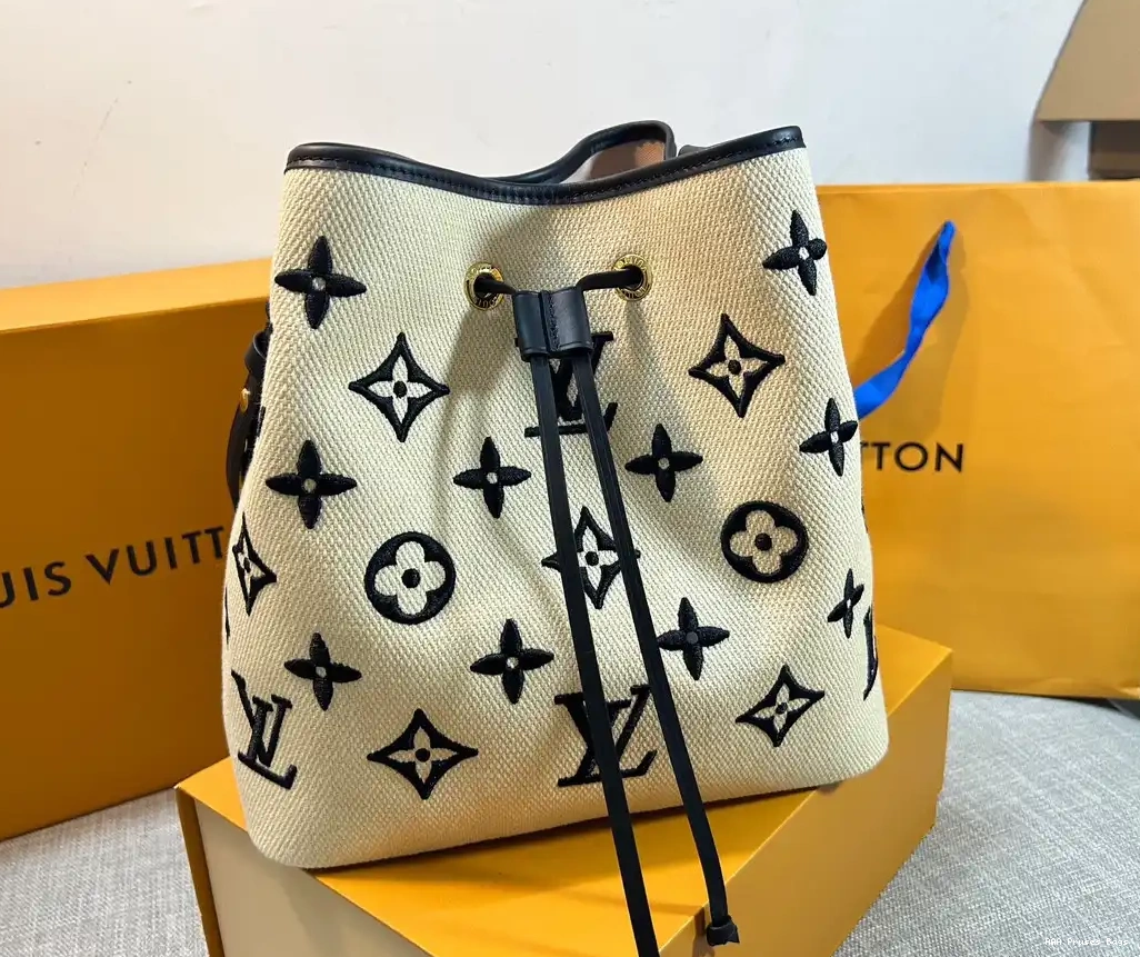 AAA Pruses Bags LOUIS MM NÉONOÉ VUITTON 0517